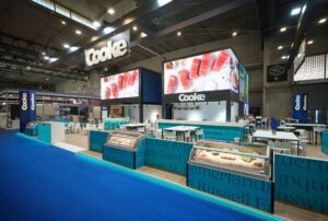 Case study del diseño y montaje del stand de Cooke en Seafood Barcelona 2025